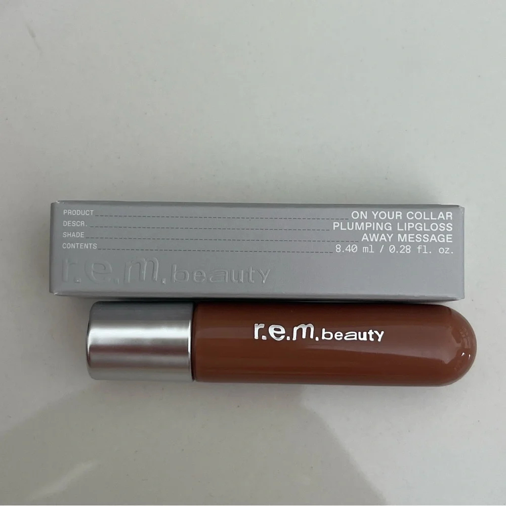 NIB REM Beauty On Your Collar Plumping Lip Gloss - Picture 2 of 3